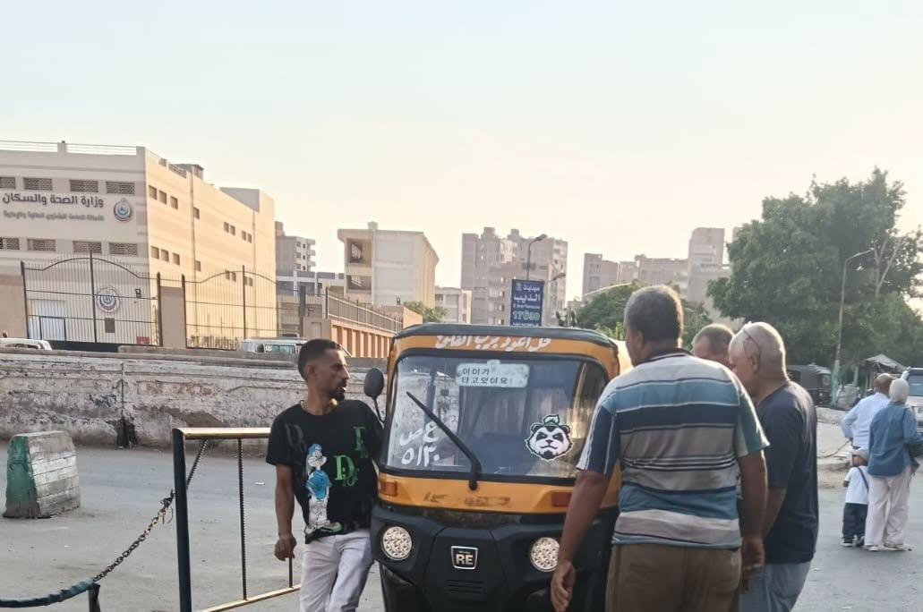 الأجهزة التنفيذية تواصل التصدي للتعديات على الطريق العام