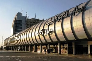 مصر للطيران تبدأ غدًا جسرها الجوي لنقل 50 ألف حاج إلى الأراضي المقدسة.jpg