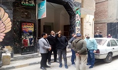 تنفيذ قرار إزالة عقار مخالف بنطاق الحي 
