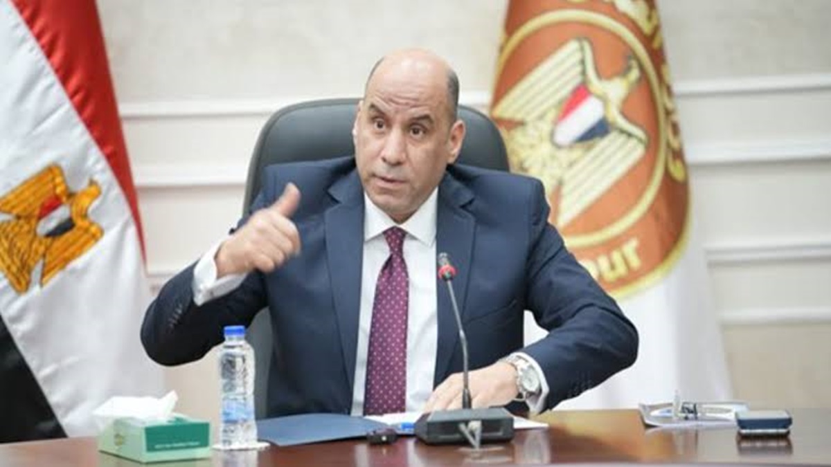 وزير العمل يختتم مقابلات المتقدمين لـ 46 وظيفة قيادية