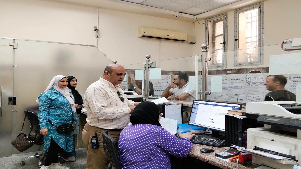 رئيس الحي يتفقد المركز التكنولوجي لمتابعة مستوى الخدمات المقدمة للمواطنين