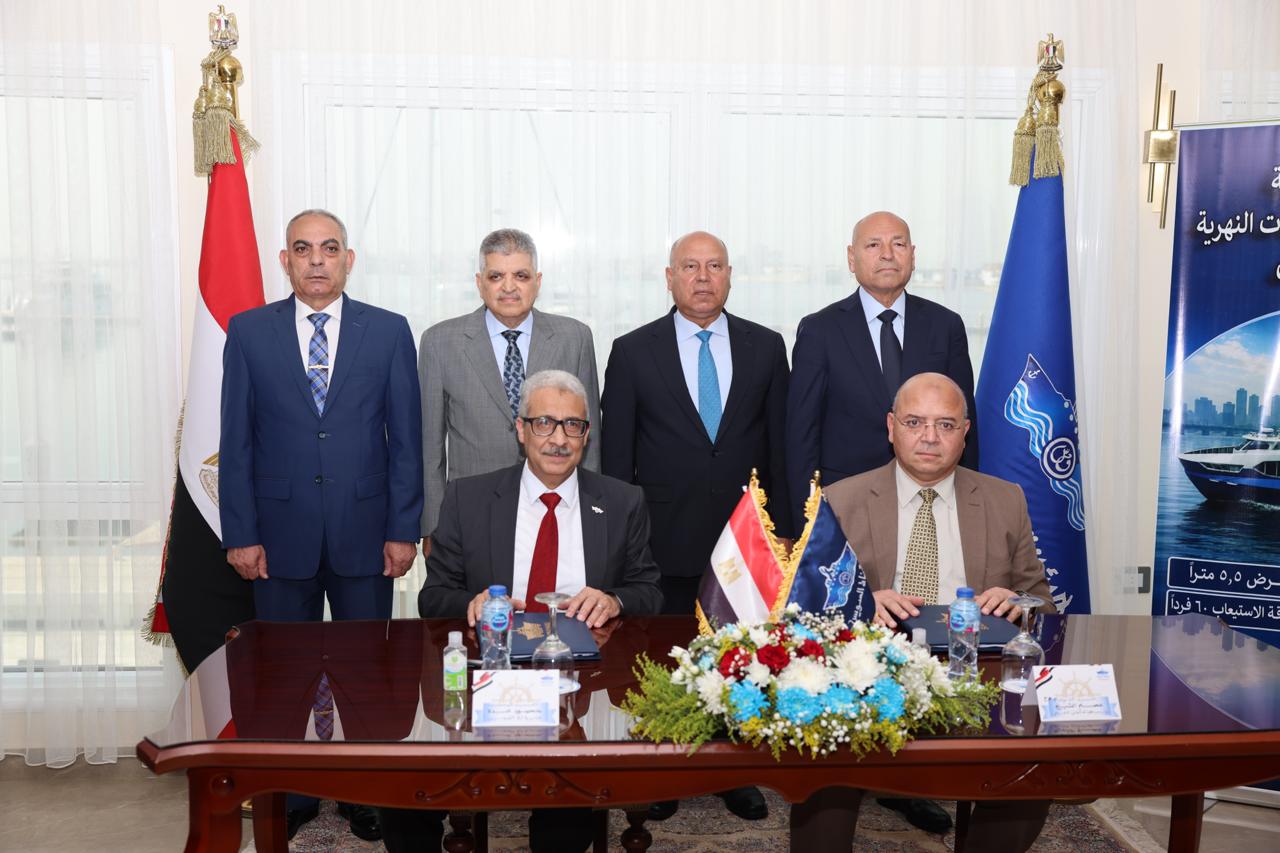 «محافظ القاهرة يشهد مراسم توقيع عقد بناء وتوريد 5 أتوبيسات نهرية