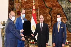sisi_awarded_medal_of_merit.jpg