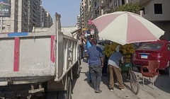 حملة لرفع الاشغالات ببعض المناطق بالحي
