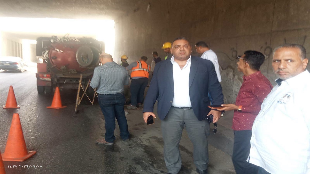 استعدادًا لفصل الشتاء.. تطهير بالوعات الأمطار بنفق عبود