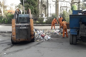 أعمال نظافة ورفع مخلفات بالحي