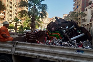 حملة لرفع الاشغالات والشيش من مقهى بلدى 
