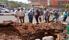 إصلاح ماسورة مياه بشارع جوهر القائد