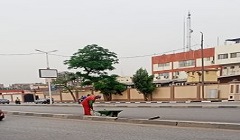  تجريد ورفع مخلفات القمامة من كورنيش النيل 