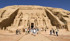 وزير السياحة والآثار يواصل متابعته لمؤشرات وأرقام حجم الحركة السياحية الوافدة لمصر خلال النصف الأول من العام الجاري (2024)