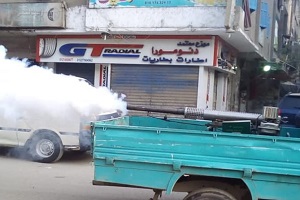 حملة لرش بعض شوارع الحي ضد البعوض