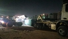 استكمال أعمال رفع القمامة والرتش ببعض المناطق بالحي