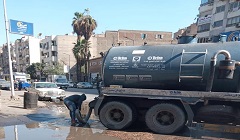 متابعة وإصلاح تسريب محبس مياه بالحي