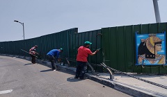 كوبري المطار يتجمل ... تركيب باكيات جديدة على امتداده 