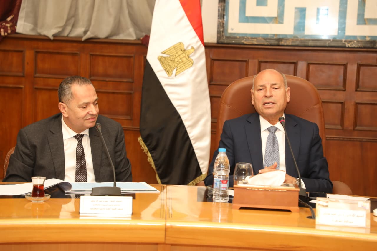 محافظ القاهرة يبحث زيادة أعداد المدارس مع رئيس هيئة الأبنية التعليمية