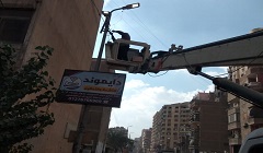 صيانة اعمدة الانارة الموجودة بكوبري عزبة النخل