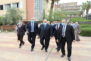 Cairo Governor checks third preparatory grade final exams