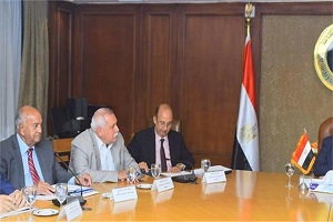 وزير التجارة إعداد خطة شاملة لتنمية وتطوير الصناعات النسيجية.jpg