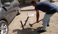 رفع وازالة الحواجز الحديدية بشارع المستوصف