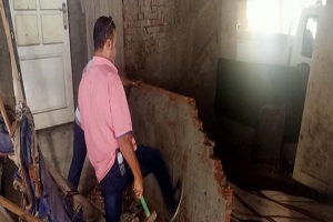 ازالة في المهد لغرفة مخالفة بعقار بشارع معاذ بن جبل