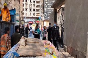 حملة لرفع الاشغالات ومنع الباعة الجائلين ببعض شوارع الحي