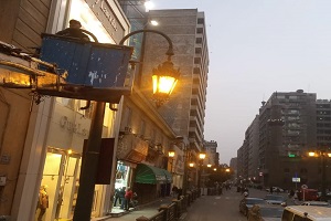 صيانة أعمدة الإنارة بميدان الأوبرا