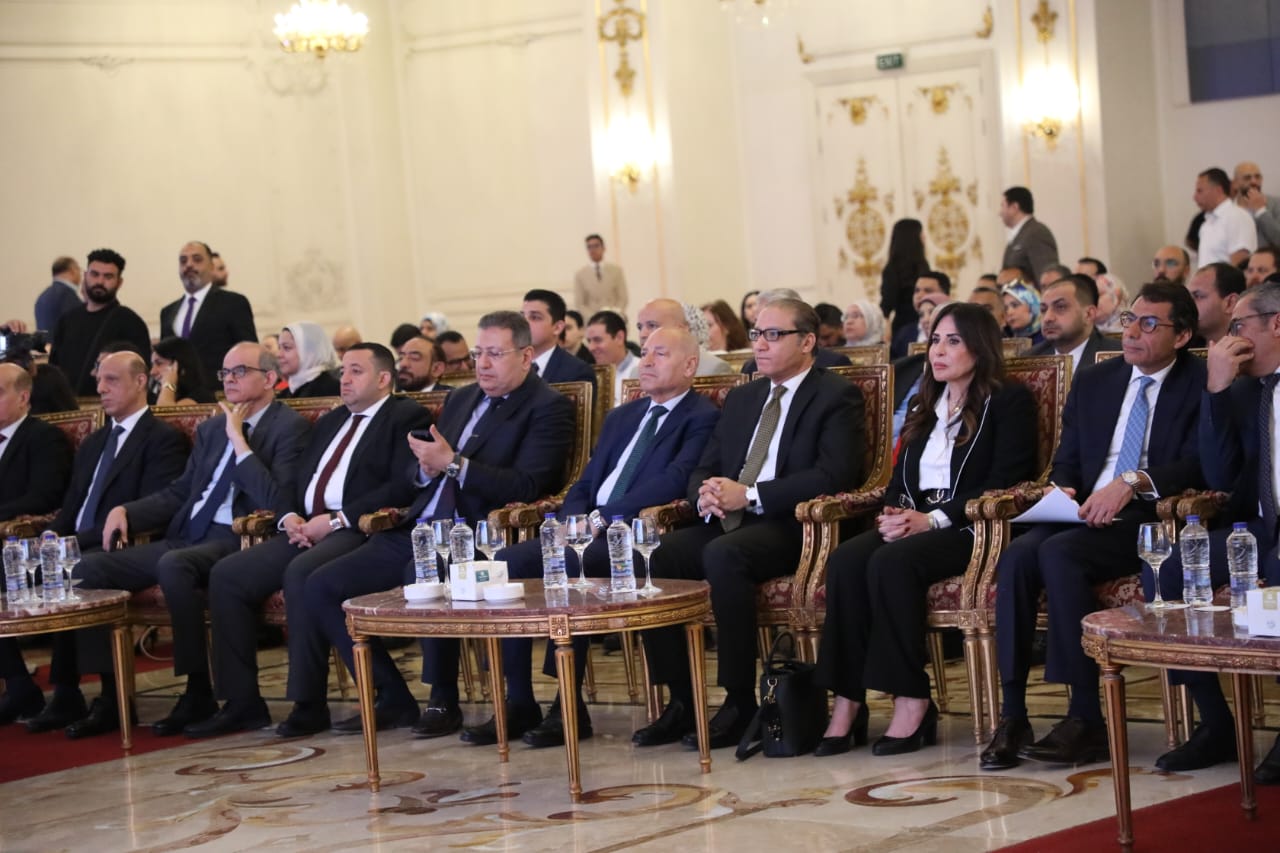محافظ القاهرة يشهد مؤتمر أخبار اليوم تحت عنوان "صناعة العقار المصري استثمارات جاذبة وفرص واعدة"  