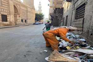 أعمال نظافة ورفع إشغالات بالدرب الأحمر