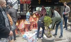 حملة لرفع الاشغالات بمحيط شارع المدينة المنورة