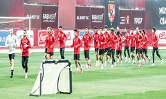 اليوم.. الأهلى يواجه «البنك» فى الدوري