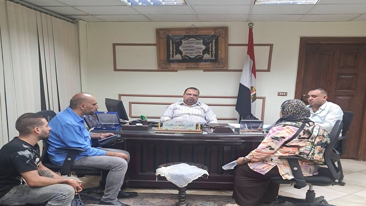 لقاء لخدمة المواطنين بالحي لبحث توحيد شكل الأكشاك