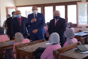 وزير التربية والتعليم ومدير تعليم القاهرة يتفقدان مدرسة النيل الثانوية 