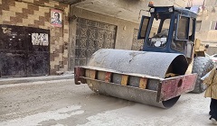 متابعة اعمال الرصف بارض الشركة