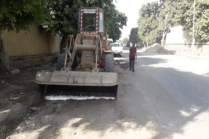 متابعة تنفيذ خطة الرصف وتطوير شوارع الحى