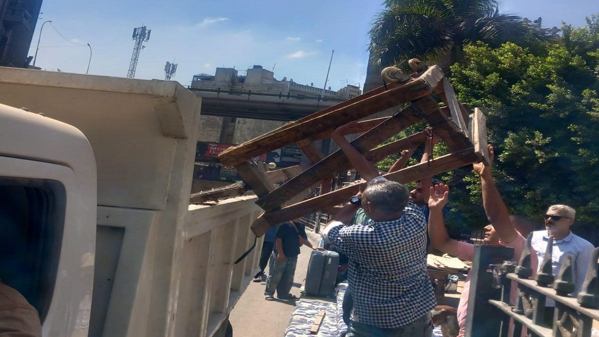 حملة لرفع الإشغالات بشارع بور سعيد بنطاق الحي