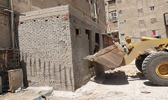 إزالة بناء مخالف خلف مدرسة فاطمة الزهراء