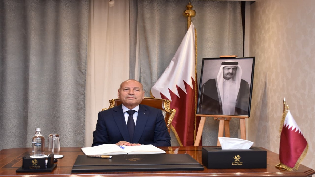 محافظ القاهرة يقدم واجب العزاء في الشيخ حمد بن خليفة آل ثانى