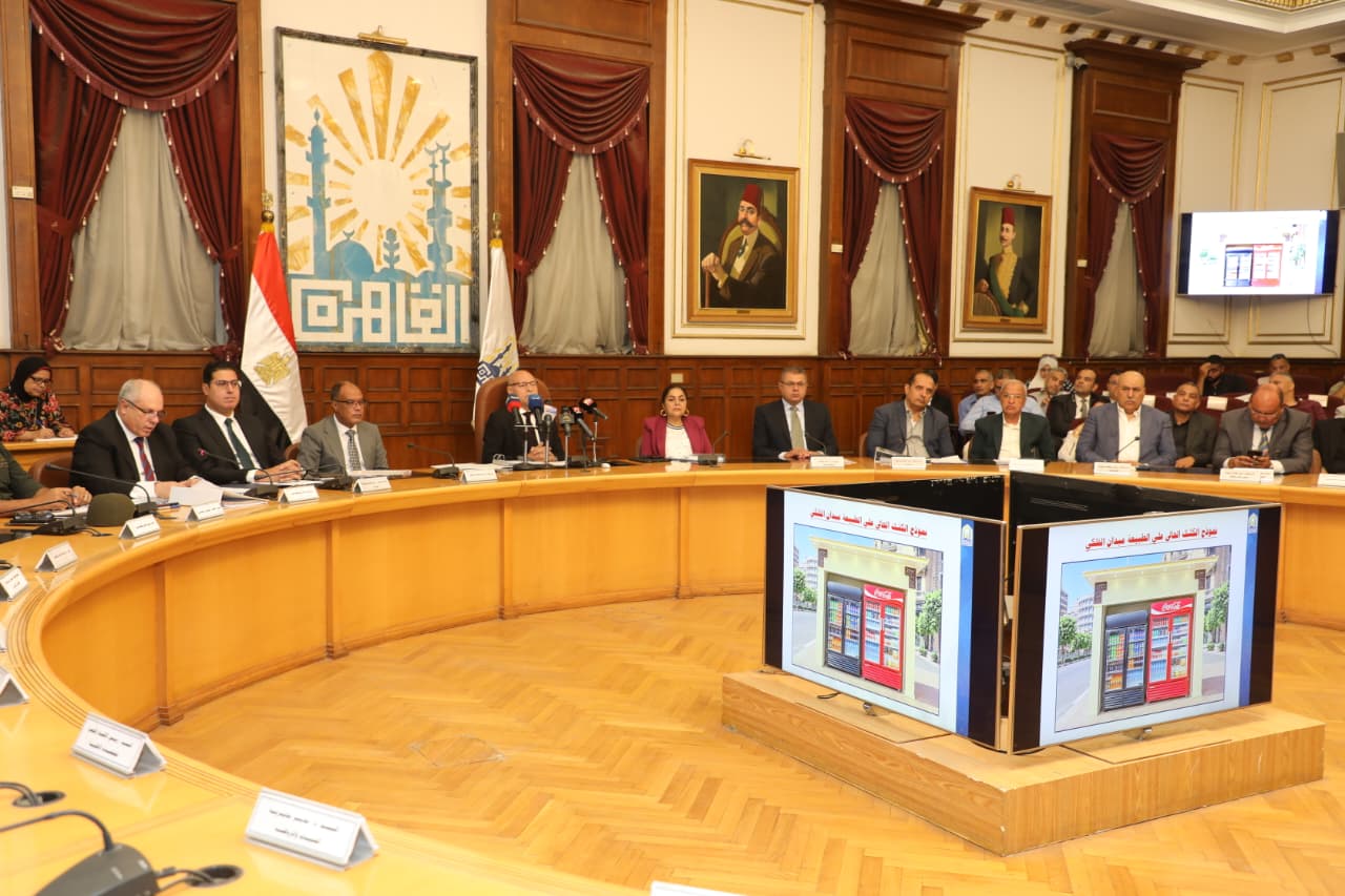 محافظ القاهرة: تكثيف زراعة الاشجار في المحاور والشوارع