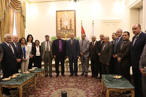 محافظ القاهرة يستقبل وفد الطائفة الانجيلية للتهنئة بعيد الأضحى المبارك.jpg
