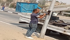 استكمال أعمال صيانة اعمدة الانارة ببعض المناطق بالحي