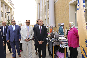 محافظ القاهرة ورئيس جامعة العاصمة يفتتحان معرض الحرف التراثية بجامعة العاصمة الأهلية