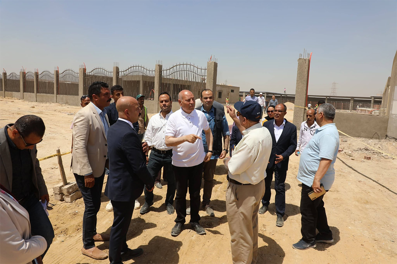 محافظ القاهرة يتفقد الأعمال الجارية لمشروع شلتر الكلاب الضالة بمدينة التبين