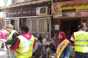 متابعة صرف معاشات المواطنين بالحي