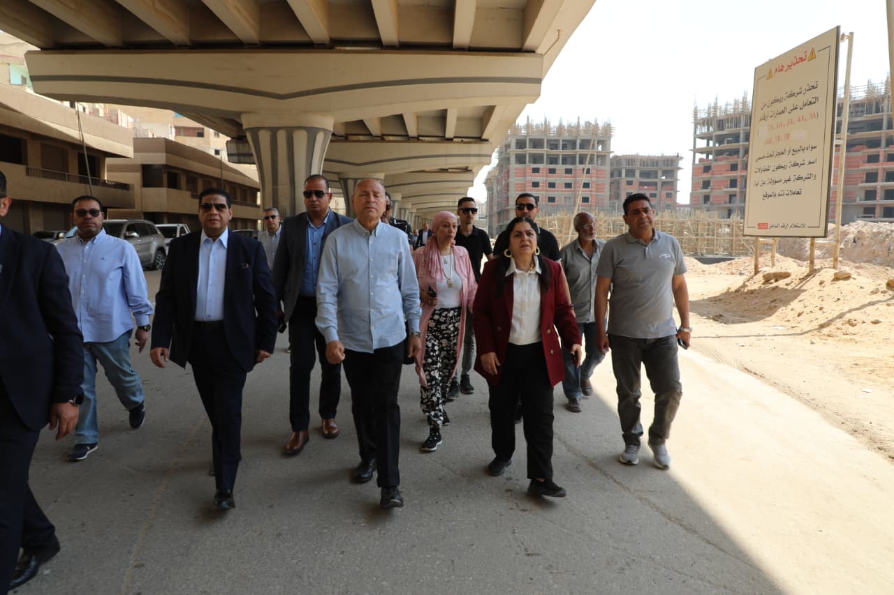 محافظ القاهرة يتفقد الأعمال الجارية بمشروع تطوير مدينة الأمل الجديدة 